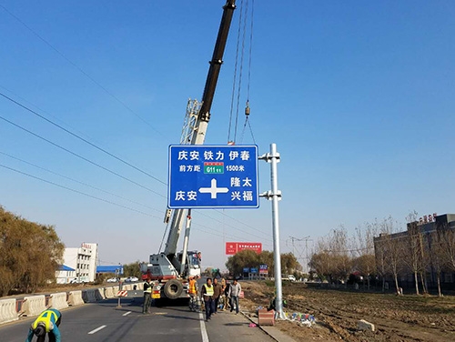 杭州杭州道路护栏网网片该如何进行正确的选购呢？